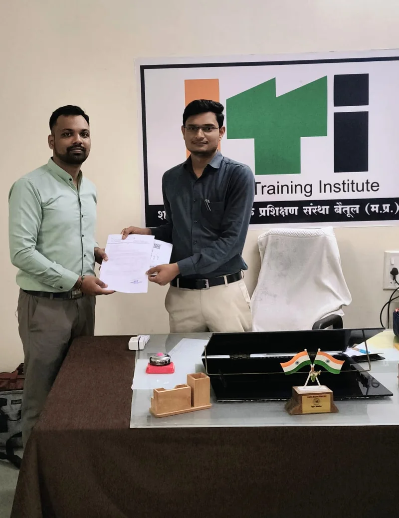 शासकीय आईटीआई बैतूल के छात्र मोहित का रक्षा मंत्रालय में हुआ चयन